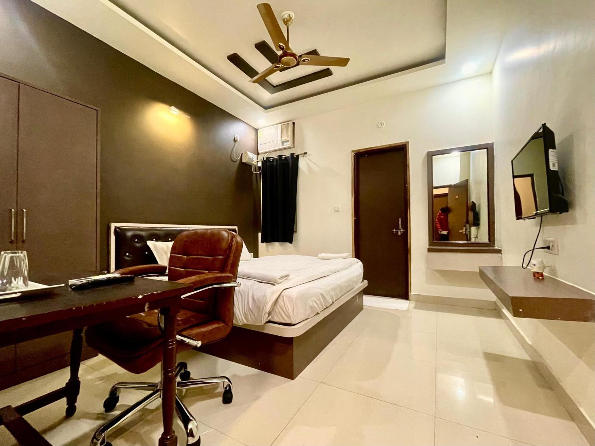 The White Canyon Hotel Varanasi Exterior photo